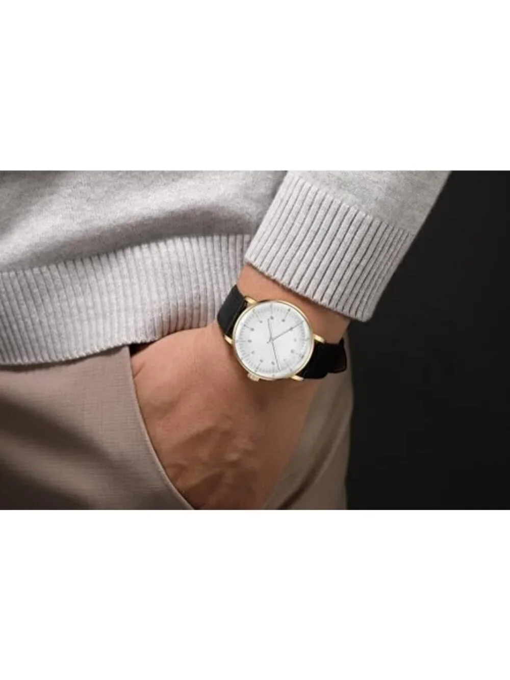 Vintage Mechanical Watch with Domed Glass, 40mm Case, Casual Minimalist Design